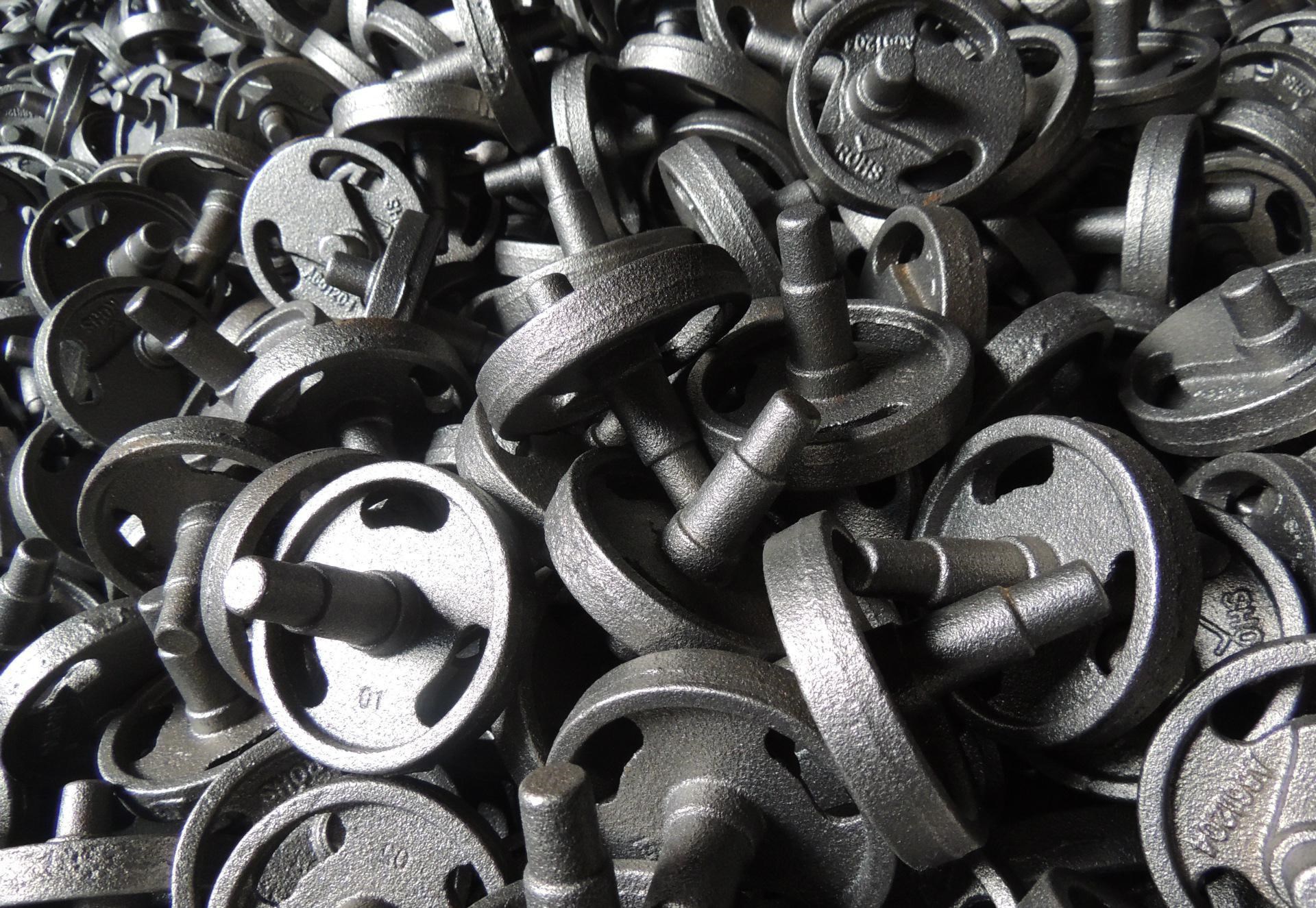 Hur hanterar man med kalla isoleringsdefekter i tunnväggiga små delar av duktilt järn?